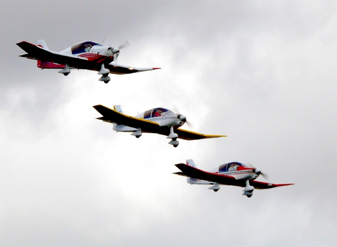 Vol en formation, survol de l’aérodrome de Gap-Tallard (LFNA)