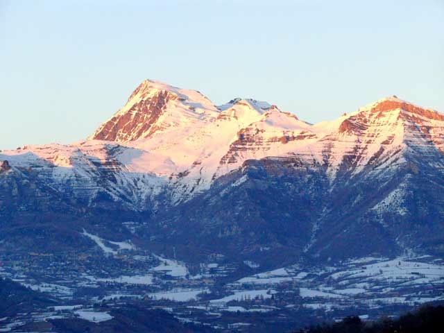 Depuis le col de Manse, vue d’ensemble de Chaillol&nbsp;: Chaillol chef-lieu, Chaillol 1 600, Vieux Chaillol 