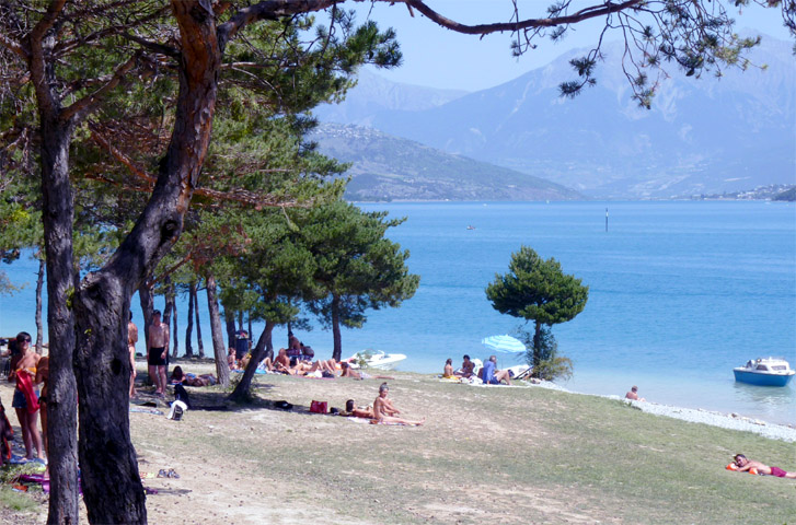 Serre-Ponçon&nbsp;: plage de Chanteloube