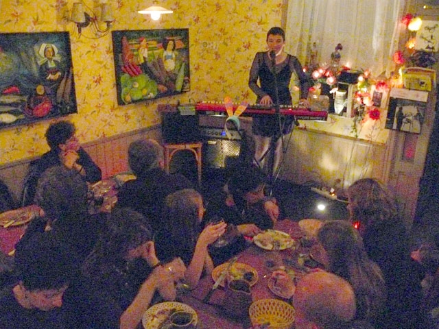 Emmbo, auteur compositeur interprète, à la Pension du Content (Gap)