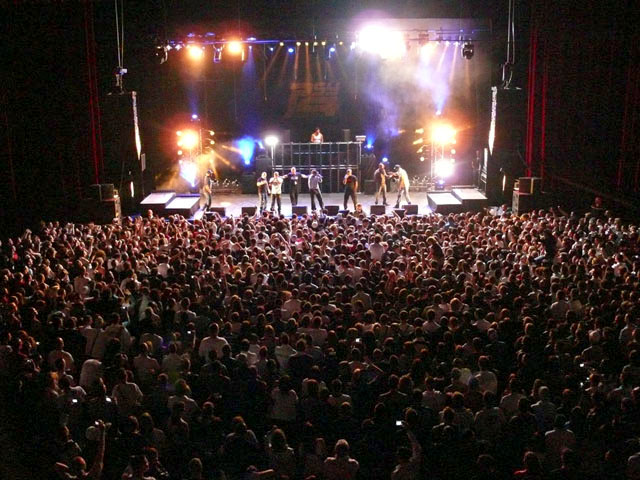 La scène et la salle du Cube (Gap), avec "Psy 4 de la Rime" (avril 2009)