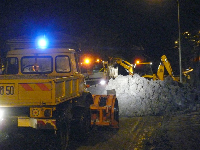 Déneigement nocturne à Gap (Hautes-Alpes), décembre 2008