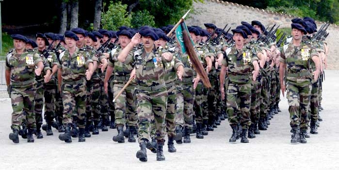 Gap, défilé d’un escadron du 4e Régiment de chasseurs