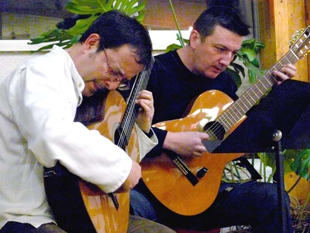 Jose-Luis Narvaez (compositeur et professeur) et Daniel Bernot (professeur de guitare), de l’ENMD de Gap