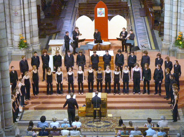 Maîtrise de Seine-Maritime, dans les "Funérailles de la Reine Marie" de Purcell (marche, avec cuivres et timbales)