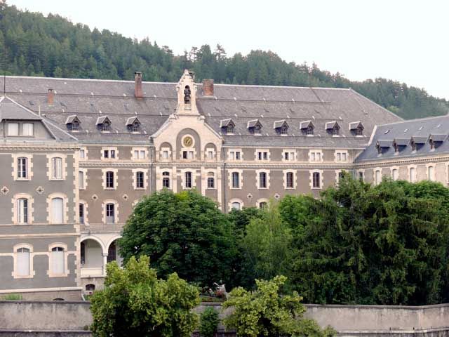 Gap&nbsp;: bâtiment central du couvent des Soeurs de la Providence