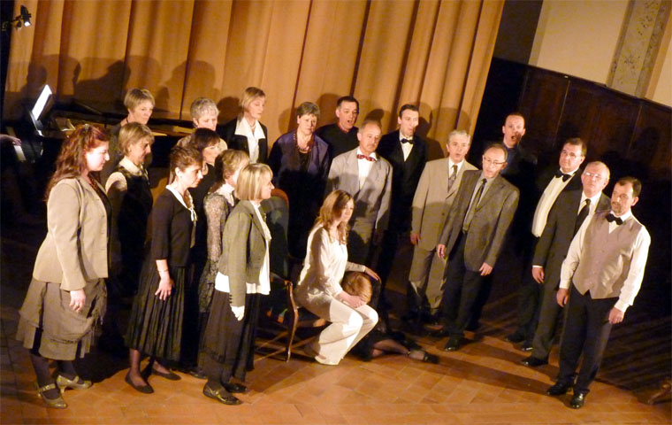 "Soaltéba" chante le Requiem de Fauré, l’ensemble vocal se regroupe après le Pie Jesu