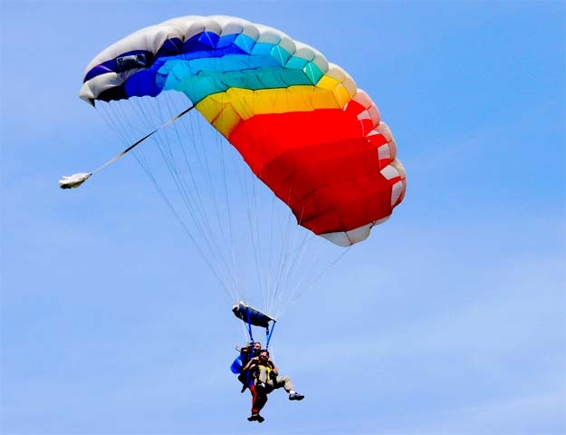 parachute tandem à Gap-Tallard (LFNA)