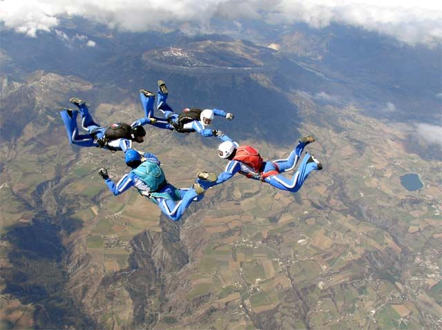 Gap-Tallard&nbsp;: équipe de France militaire de parachutisme VR4