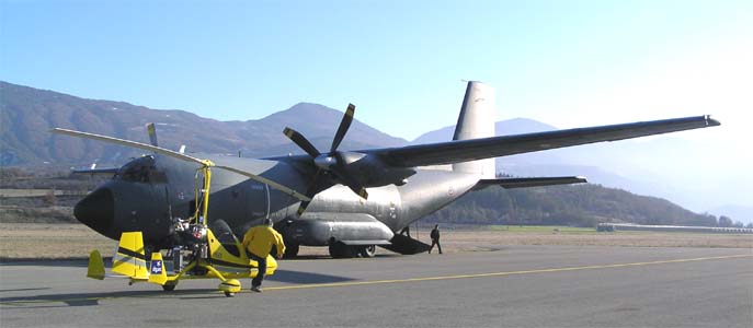 Transall 61-ZY de l'arme de l'air et autogyre de Bartair, Gap-Tallard LFNA, janvier 2007
