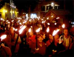 Gap, fête de la Saint Arnoux, retraite aux flambeaux
