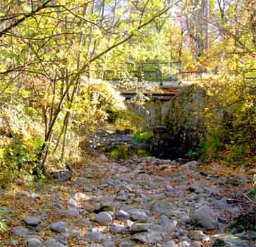 Le lit - vide - de la Luye, entre est de Gap, 30/10/2007